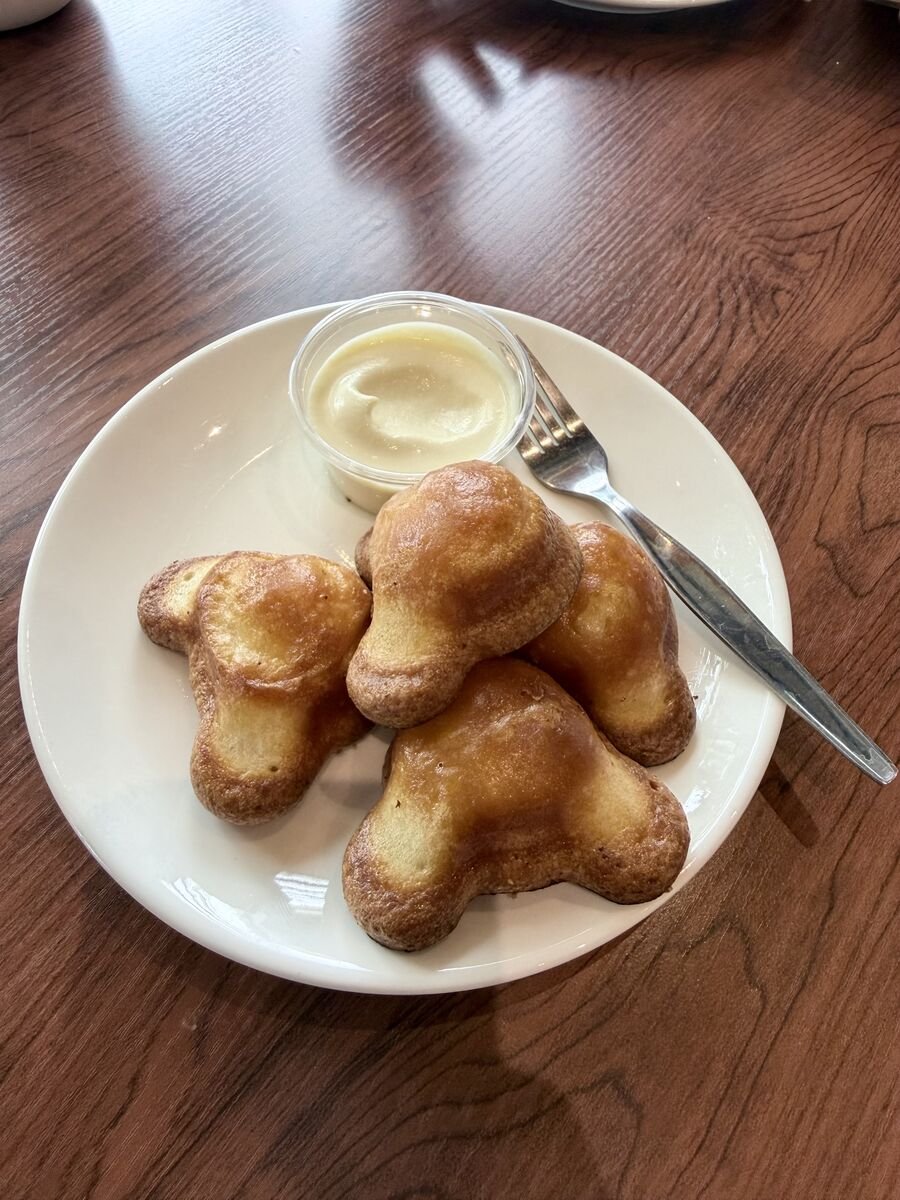 Shio pan (salt-butter rolls) served in with a cream dip — a dine-in favourite.